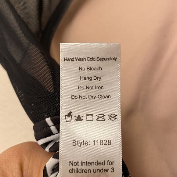 WEISSMAN Dance Costume biketard acro Radioactive
11828 Black white child- XLC - Picture 9 of 11